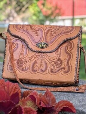 Vintage 60s 70s Tooled Leather Purse